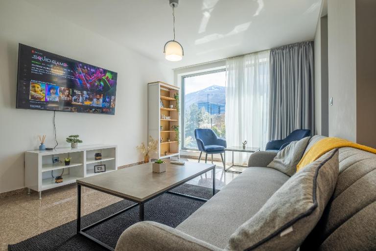 Modern Apartment 3 with Parking next to Bulgaria Mall - B&B Sofia