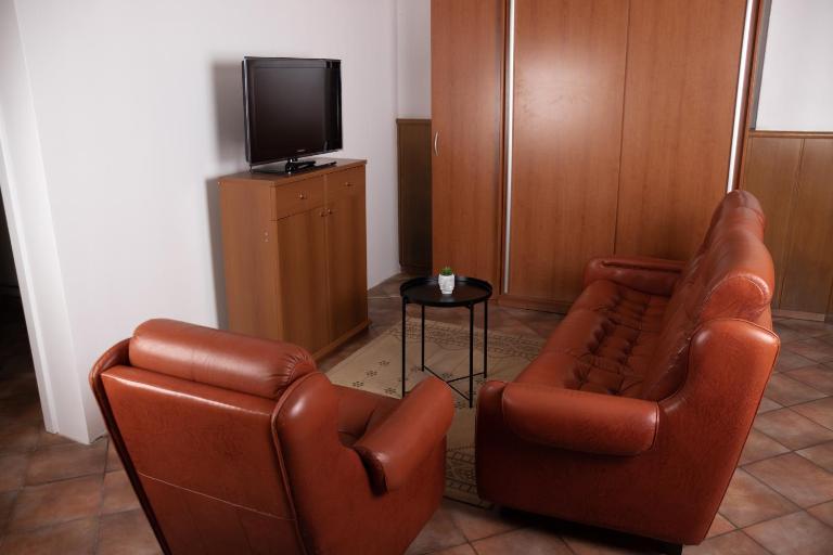 Apartma-studio Ajdna - Bed and Breakfast Žirovnica