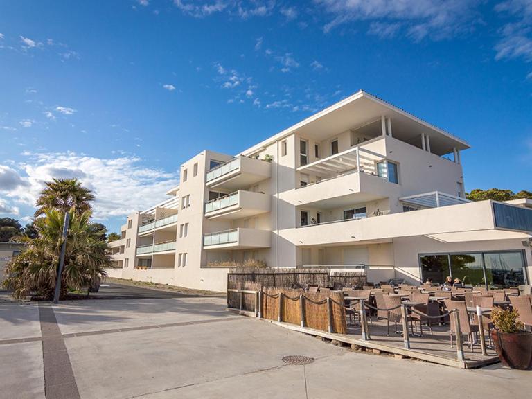 Confort à Mèze : Appartement climatisé avec terrasse et jardin - FR-1-604-36 - B&B Mèze