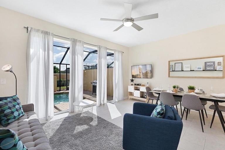 Charming 3BR Townhome Private Pool Walk to Clubhouse 9 Min Disney - B&B Orlando