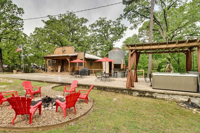 2 Mi to Choctaw Landing: 'Western Daze' Cabin! - B&B Stephens Gap