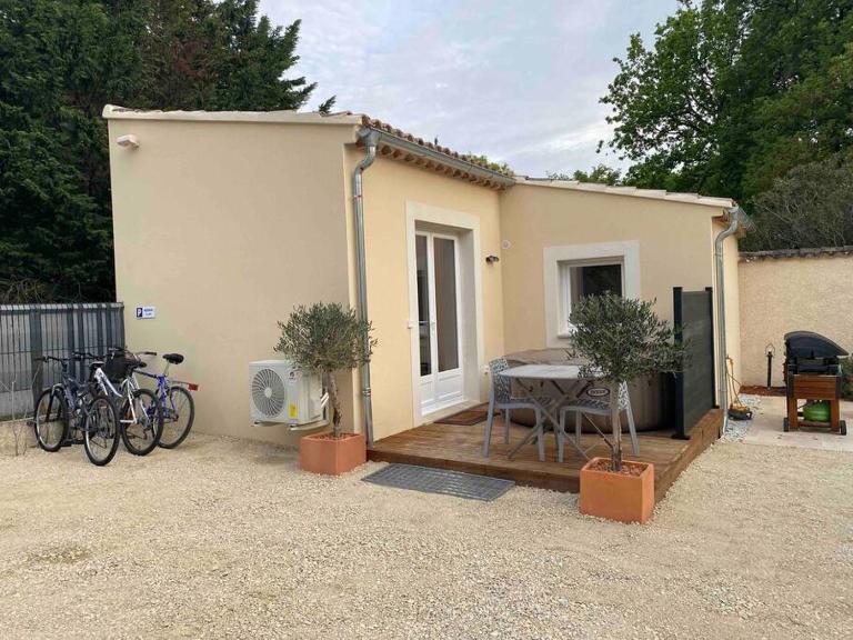 Gites 3 étoiles piscine chauffée et Spa - B&B Mondragon