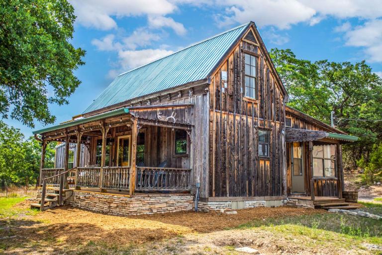 Old Fellow's Farmhouse - Bed and Breakfast Kerrville