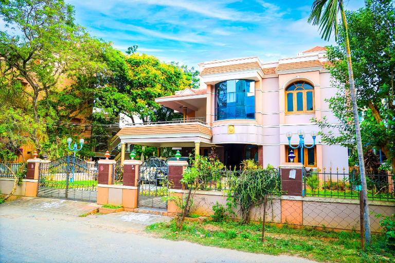 Divine Luxury Villa - B&B Tirupati
