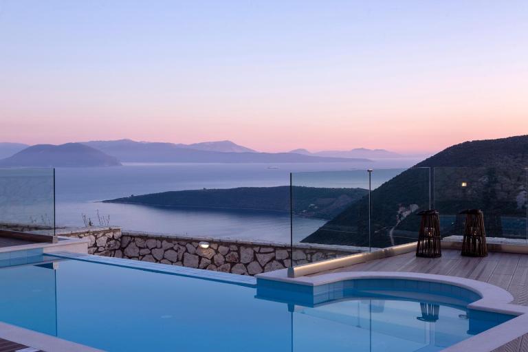 Heavenly Heights Villas By KB Hospitality - Chambres d'hôtes Évyiros