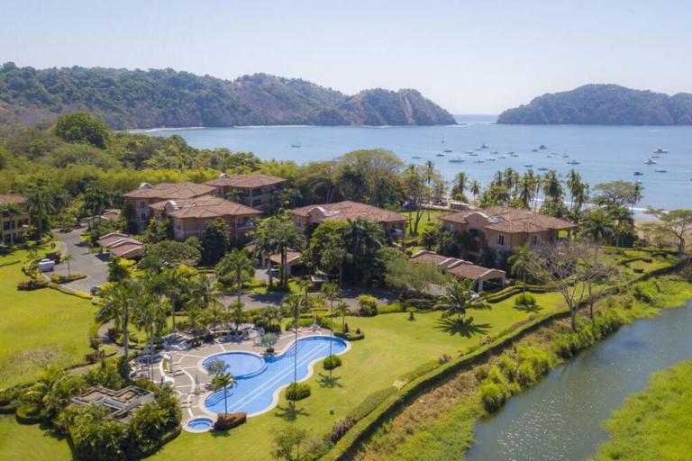 Bay Residence Los Suenos Resort & Marina - Bed and Breakfast Herradura