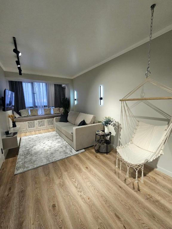 4 Seasons Новые Стильные апартаменты на пересечении Розыбакиева - Журавлева - Bed and Breakfast Almaty