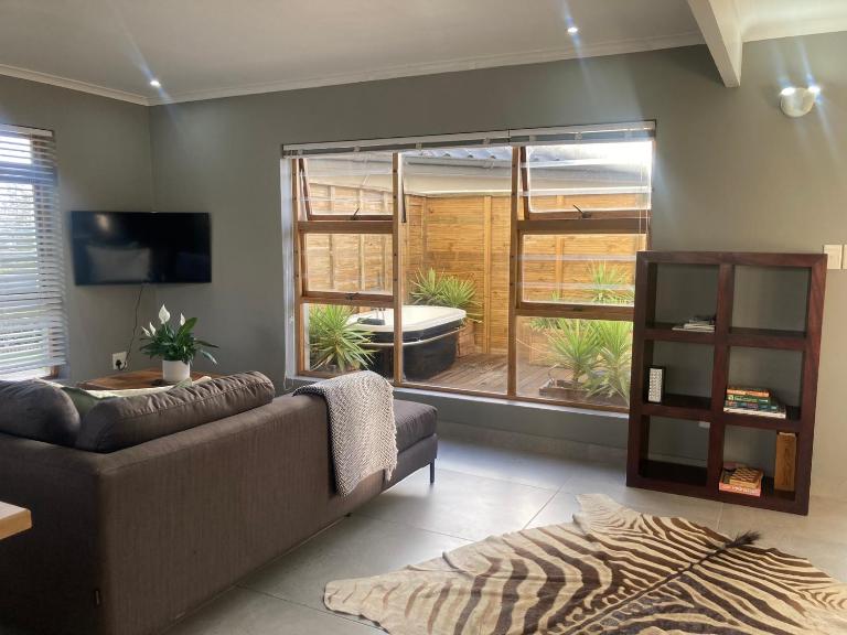 Becks at The Bay Loadshedding free - B&B Mossel Bay