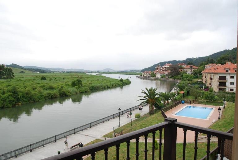 Precioso apartamento junto a la ría - B&B Limpias