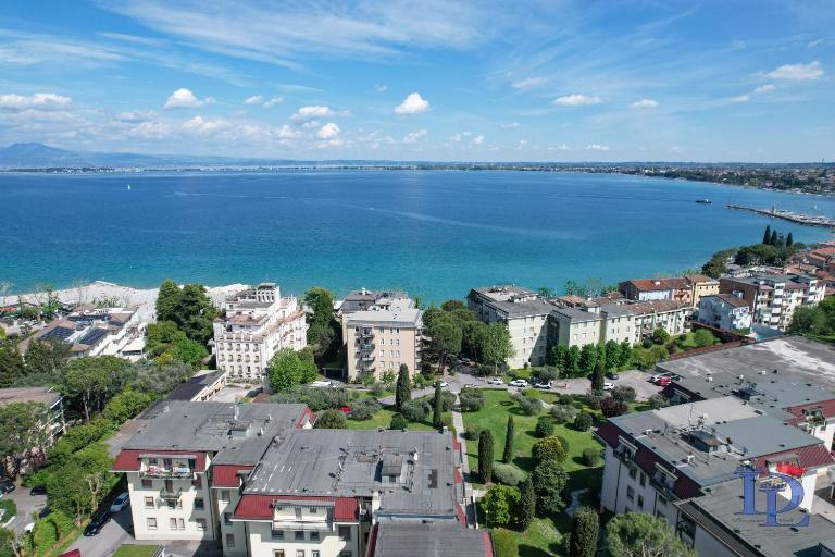 Splendido Apartment DesenzanoLoft Official Partner Homes & Villas by Marriott Bonvoy - B&B Desenzano del Garda