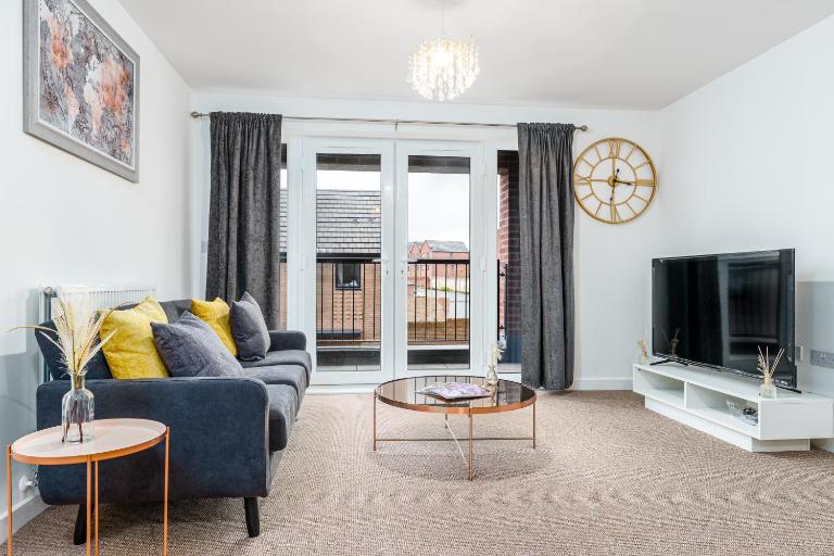 Fortified Luxury Apartment with Balcony and free parking - B&B Bristol