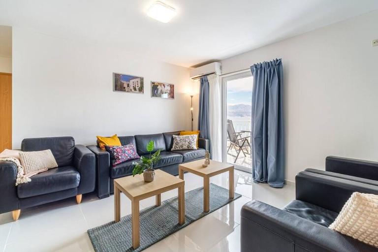 Luka 2 SEA&Beach front apartment - B&B Mirce