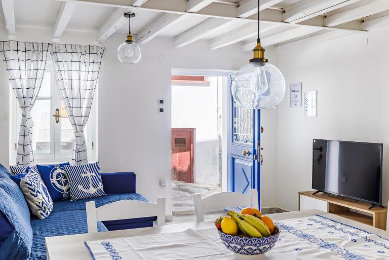 Chiarina's Spiti - Stylish & Peaceful in Old Town - B&B Skópelos
