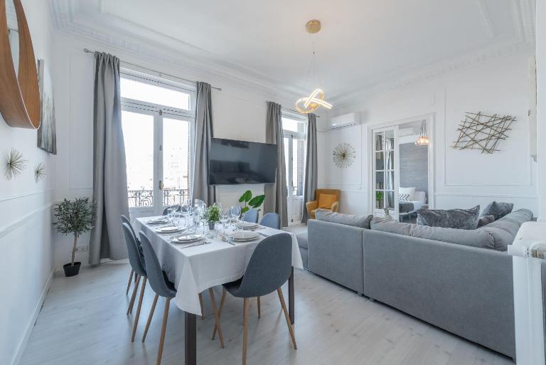 PENTHOUSE deluxe GRANVIA, by MONARO***** - Bed and Breakfast Madrid