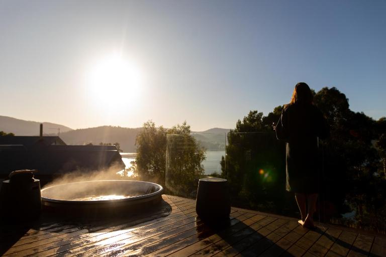Woodland Bay Retreat-Hot tub,Sauna and Bayview Retreat - Bed and Breakfast Lymington