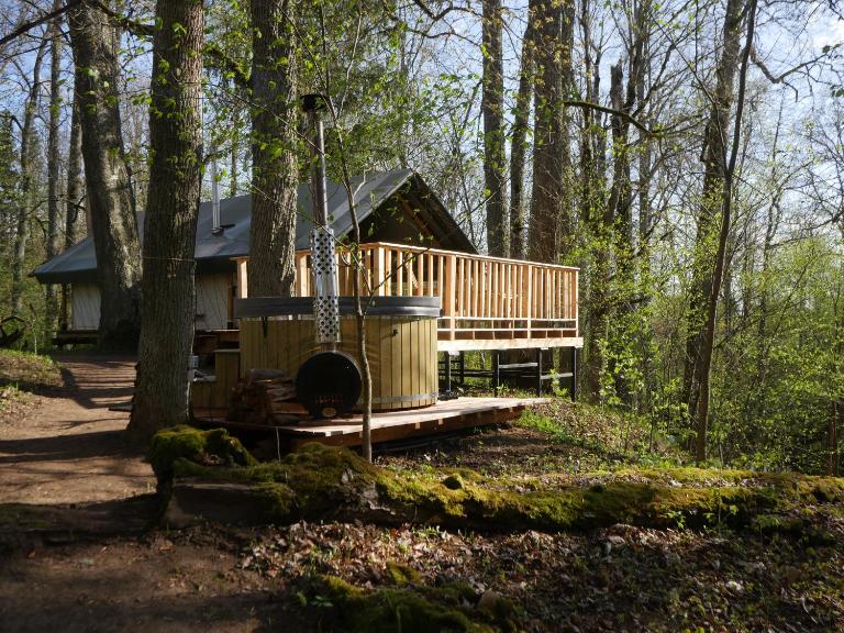 Mežurgu teltis - B&B Dikļi