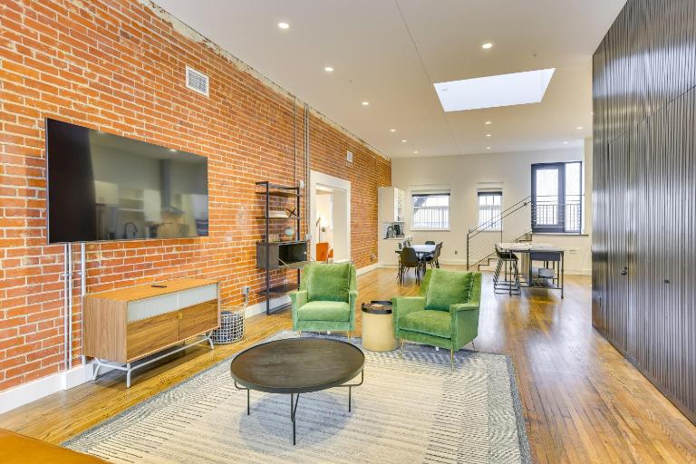 Downtown Omaha Getaway w/ Deck & Gas Grill! - B&B Omaha