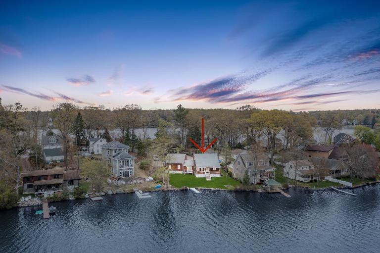 Waterfront Lake House - B&B East Hampton