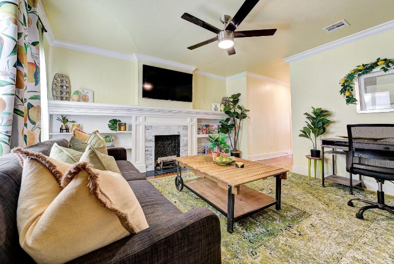 Lemonade Lodge - Bed and Breakfast Oklahoma City