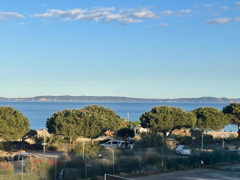 Appartement pieds dans l’eau Vue Mer Bormes Les Mimosas - B&B Bormes-les-Mimosas
