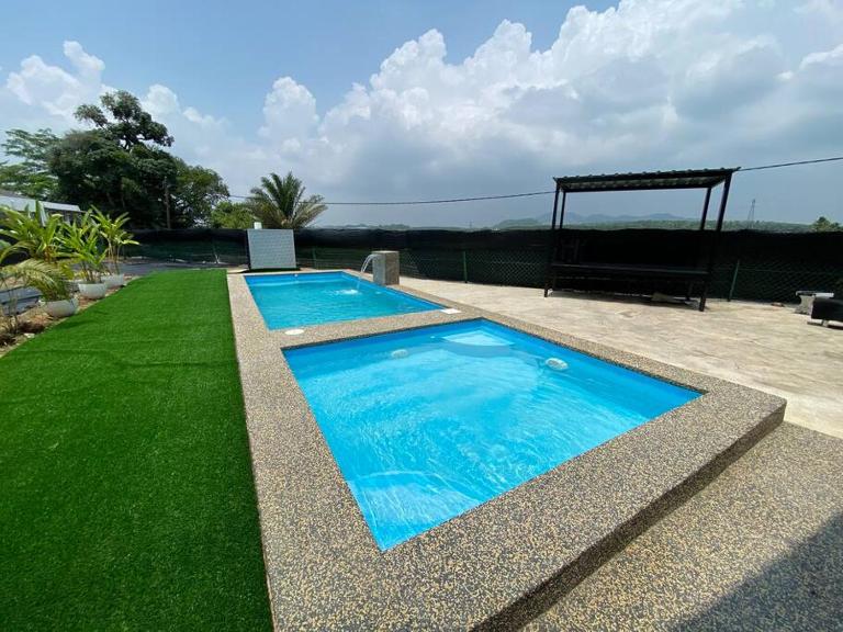 Homestay Dafinah with swimming pool - B&B Jitra