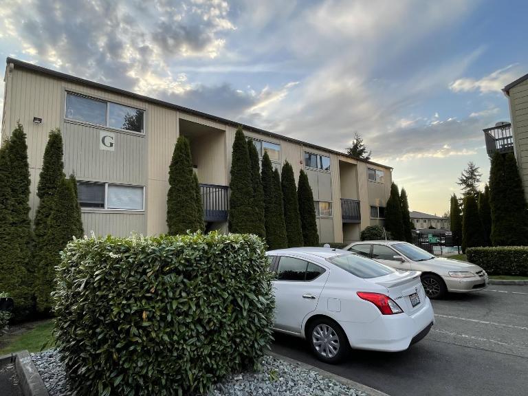 Shared Space with Private room in Beautiful Lakefront Apartment - B&B Federal Way