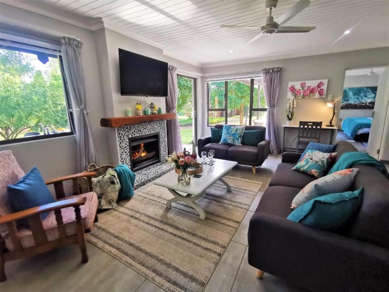 The Bird Hide Luxury Self catering Chalets - B&B White River