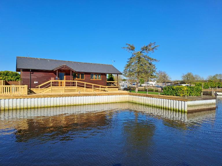 River Rest - Norfolk Broads - B&B Brundall