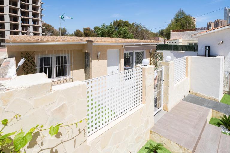 Apartamento ALMA con terreno privado y parking compartido - a 800m de Playa Poniente - Ferienwohnung Benidorm