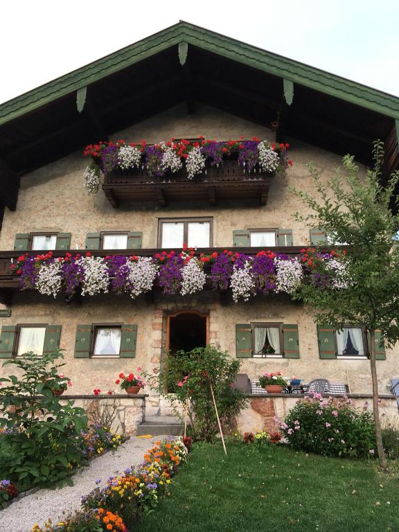 Haus Huber, Waltraud Huber - B&B Marquartstein