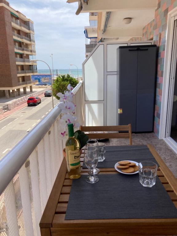 Amazing Time Apartment with 3 Bedrooms, 100m to the Grand Beach - Chambres d'hôtes Santa Pola