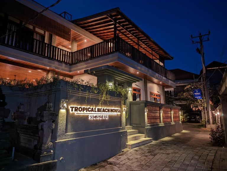 Tropical Beach House Bali - B&B Seminyak
