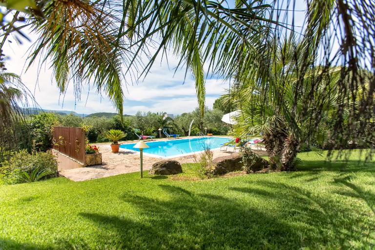 Villa Luna Smeralda ad Alghero villa con piscina ad uso esclusivo per 8 persone - B&B Alghero