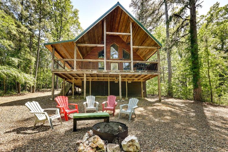 Pet-Friendly Broken Bow Cabin w/ Fire Pit! - B&B Broken Bow