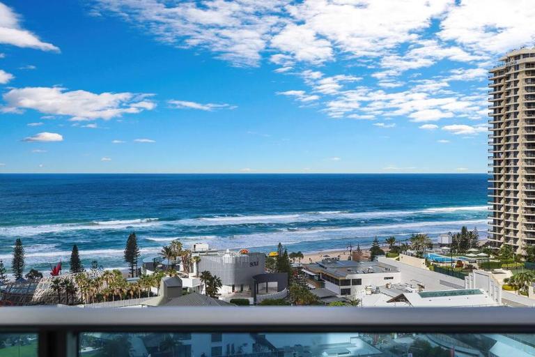 Paradise living at Hilton with stunning ocean view - Chambres d'hôtes Gold Coast