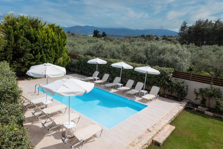 Villa Lucas - Bed and Breakfast Melidhónion