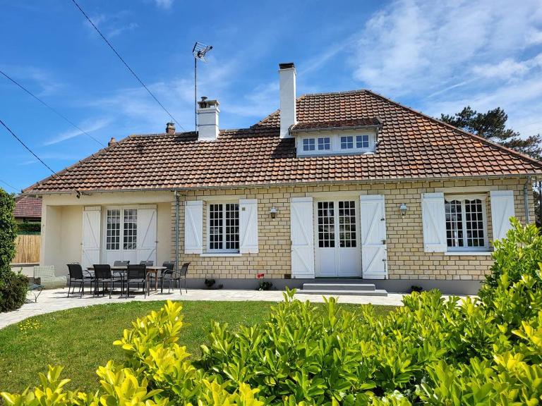 Maison Familiale, Plage à 250m, Calme, Jardin, Terrasse, WIFI - FR-1-465-75 - Chambres d'hôtes Merville-Franceville-Plage
