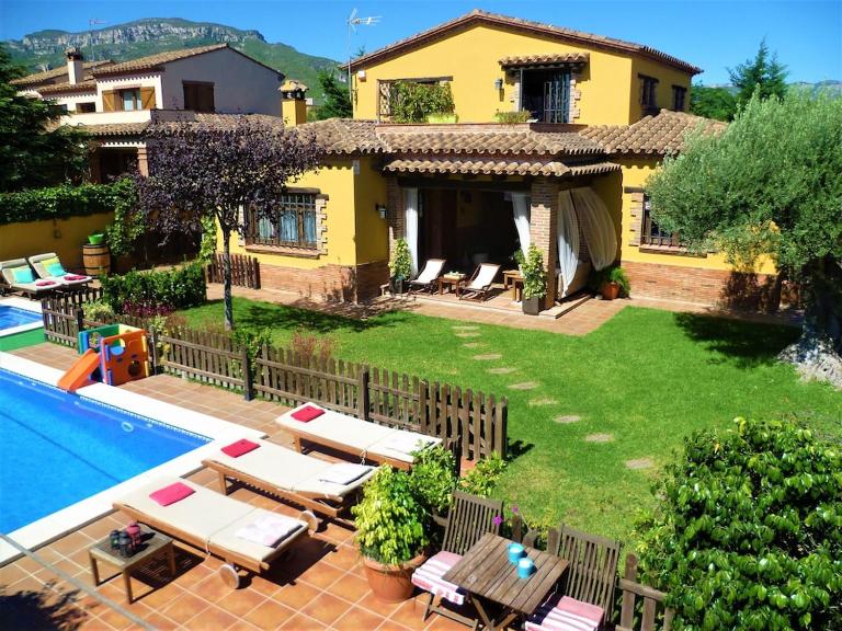 Preciosa villa cerca playa Gran jardín piscina privada vallada y barbacoa Wifi - Ferienwohnung Tarragona