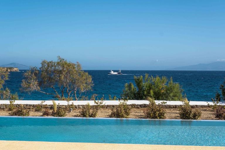 Golden View Villa with Private Swimming Pool - Chambres d'hôtes Chrissi Akti