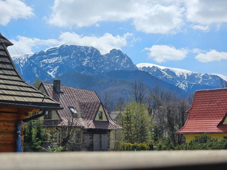 Giewont View Apartamenty z widokiem - Butikowe & Sauna - Grunwaldzka Krupówki Centrum Zakopane by RentiloPL - B&B Zakopane