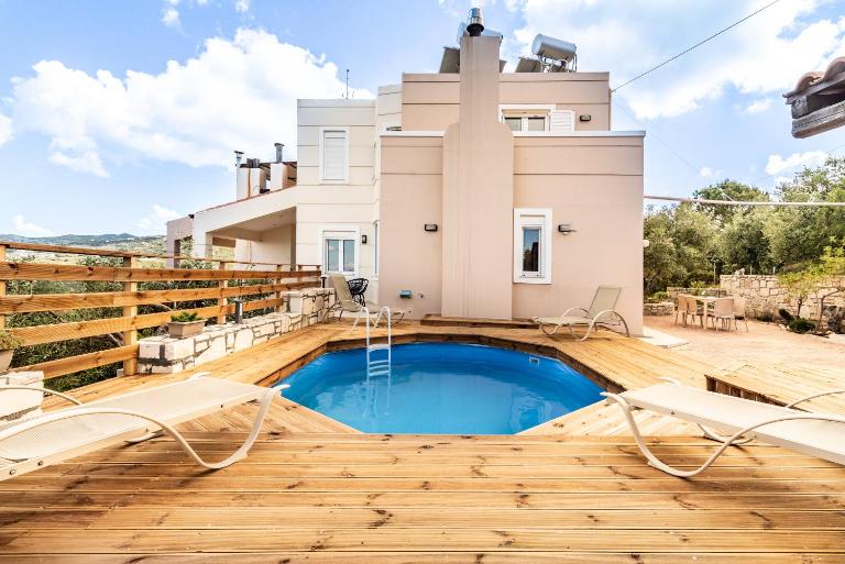 Villa Olive with Pool & SeaView - Chambres d'hôtes Agía Pelagía