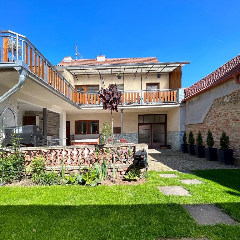 Čejkovský dvorek - B&B Čejkovice