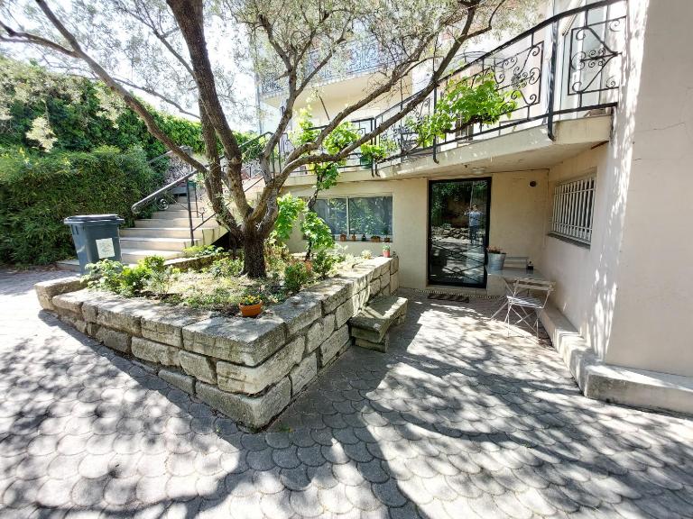 studio indépendant près du centre ville - Ferienwohnung Nîmes