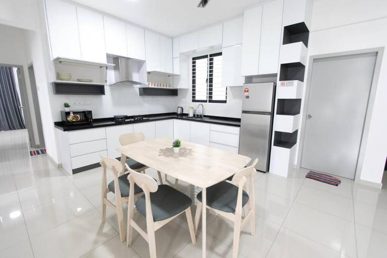 Newly Renovated 3Bedroom Vacation Home 6-8pax - Chambres d'hôtes Bayan Lepas