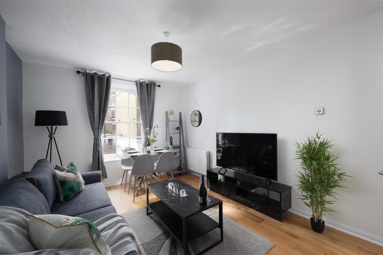 Modern One Bedroom Apartment Next To Old Street - Bed and Breakfast Londen