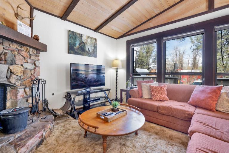 Bearadise Cottage- Hot Tub- Foosball- Central Moonridge Cozy Mountain Chalet - Ferienwohnung Big Bear Lake