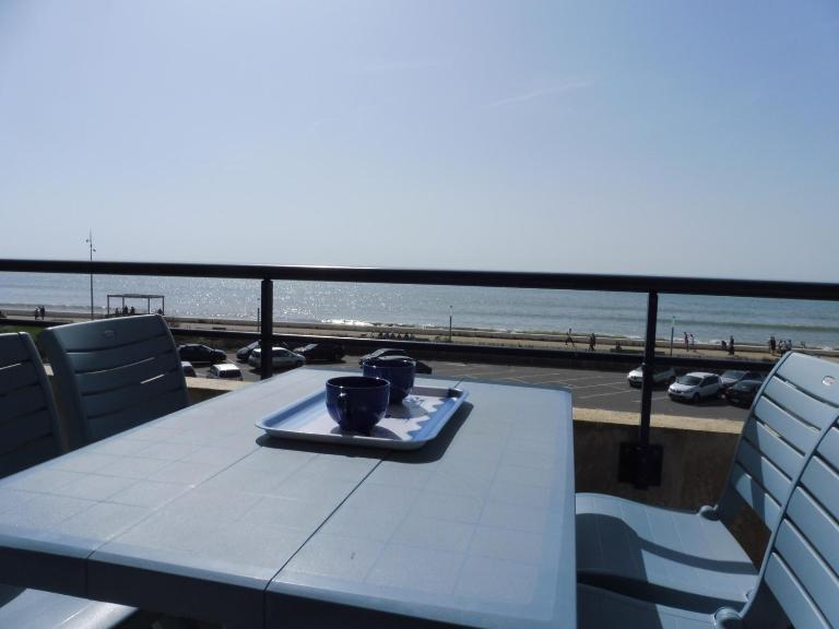 Appartement en Bord de Mer avec Balcon et Parking Privé - 2 Personnes - FR-1-540-211 - Chambres d'hôtes Notre-Dame-de-Monts