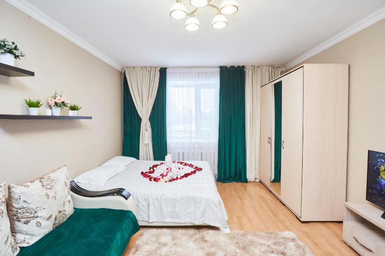 Просторная 1ком квартира у Набережной Астаны - B&B Astana