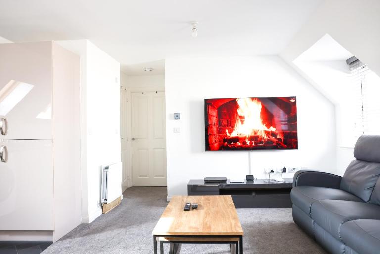 Stunning Two-Bedroom Apartment at A3REE, Free Parking, near Cribbs Causeway Mall - Bed and Breakfast Bristol