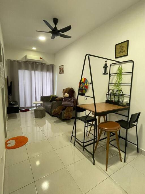 HomeFeel Netflix Youtube Free WiFi and Parking - MSuite at Bandar Manjalara, Near to DesaPark, Arkadia, One Utama, Kepong, Sri Damansara, Kota Damansara, Kuala Lumpur - B&B Kuala Lumpur